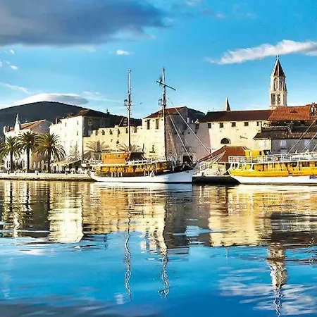 Hygge Location Kastel Luksic / Split Apartment