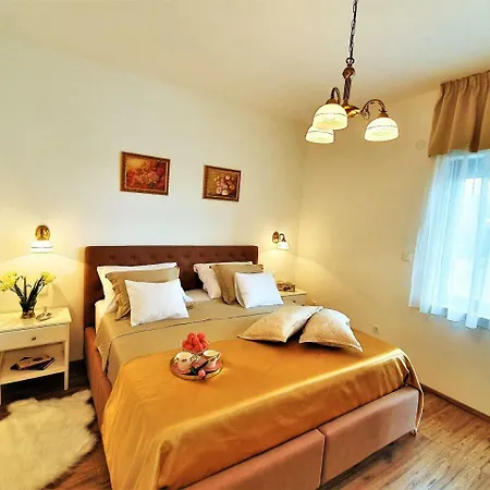 Hygge Location Kastel Luksic / Split Apartment